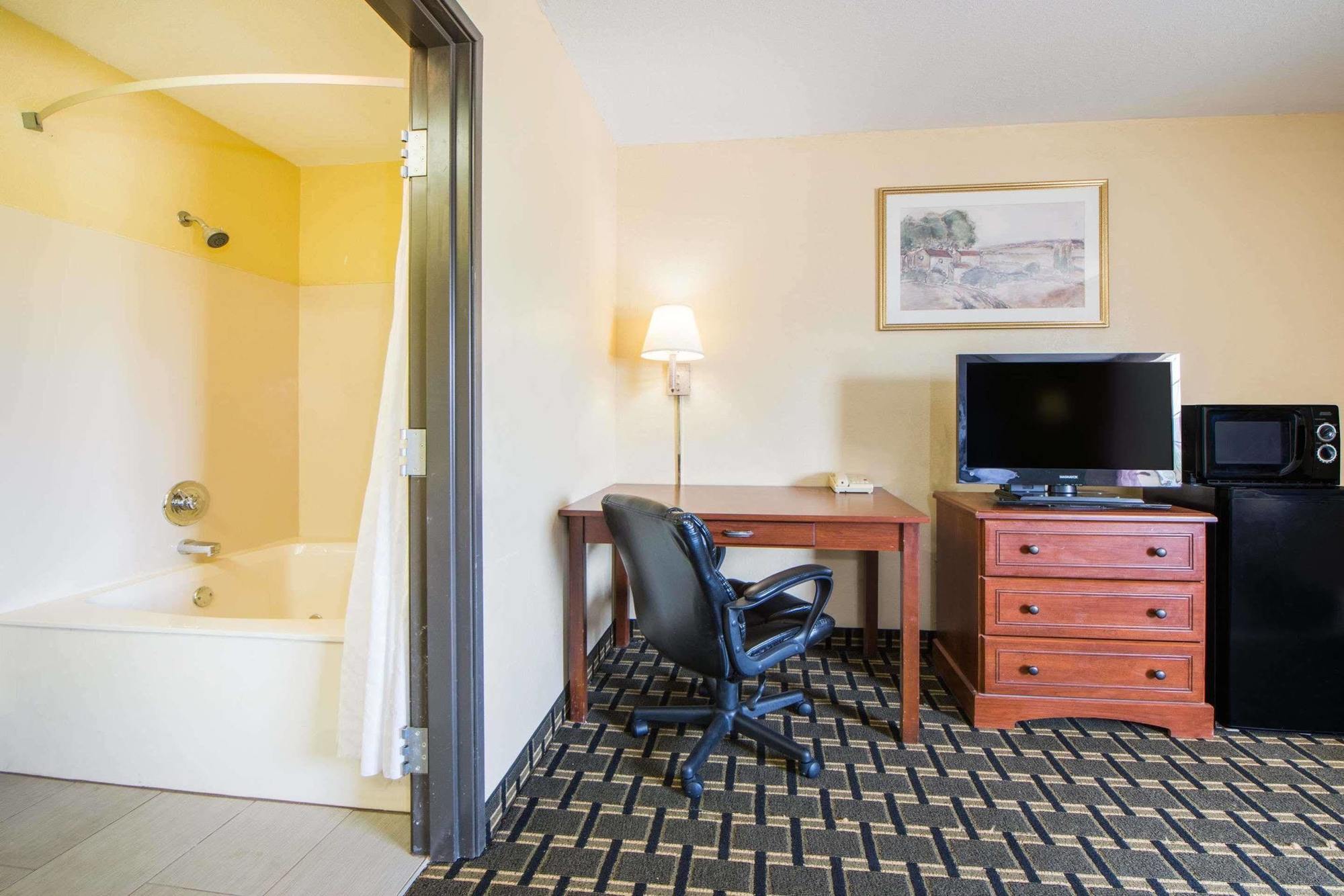 Surestay Plus Hotel By Best Western Tulsa East Eksteriør bilde