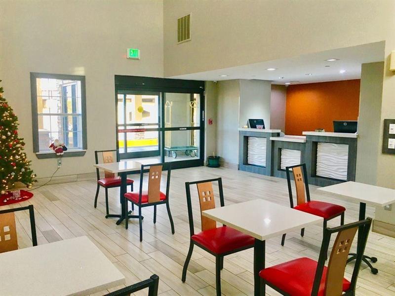 Surestay Plus Hotel By Best Western Tulsa East Eksteriør bilde